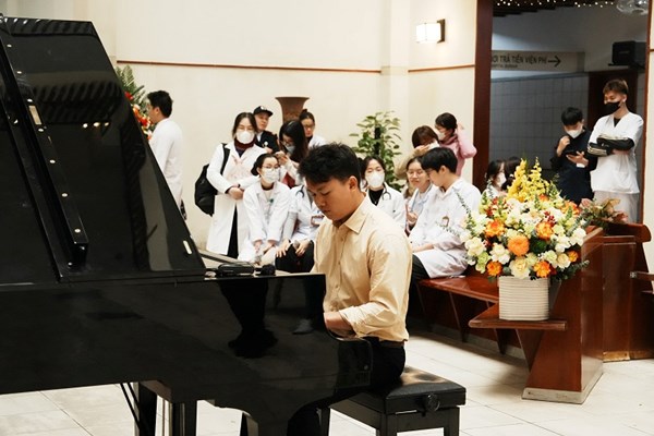 "Bác sĩ, bệnh nhân và viola" - ảnh 3