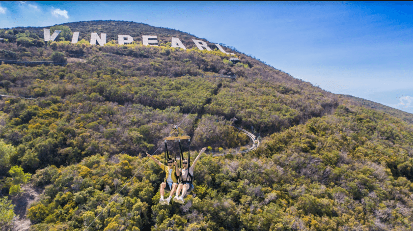Trải nghiệm đường trượt Zipline tại VinWonders Nha Trang 