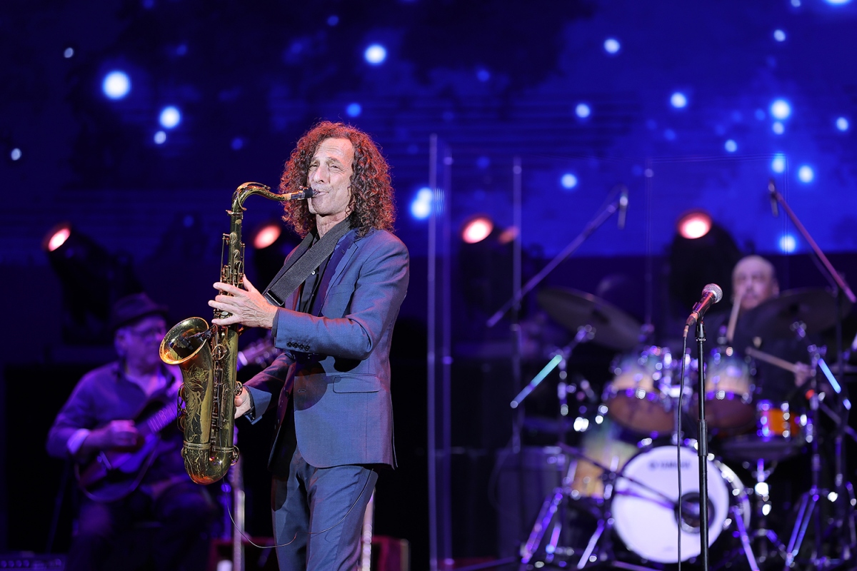 Kenny G nói tiếng Việt trước 4.000 khán giả, tiết lộ ăn phở gà mỗi sáng